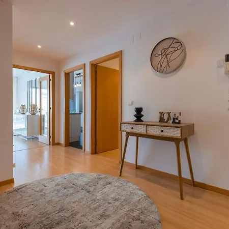 Charm 3bdr W/balcony By Lovelystay * Lisboa