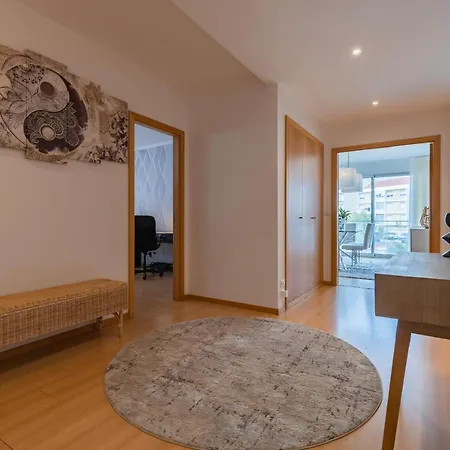 Charm 3bdr W/balcony By Lovelystay *