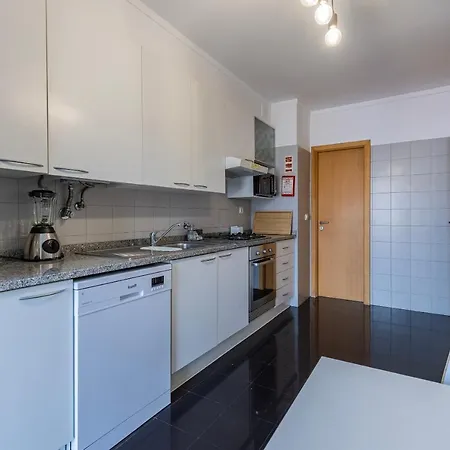 Charm 3bdr W/balcony By Lovelystay *