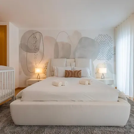 Charm 3bdr W/balcony By Lovelystay Appartement