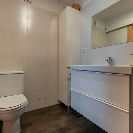 Charm 3bdr W/balcony By Lovelystay *