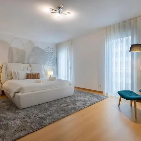 Charm 3bdr W/balcony By Lovelystay Lisbona