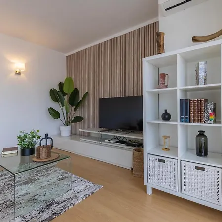 Apartamento Charm 3bdr W/balcony By Lovelystay