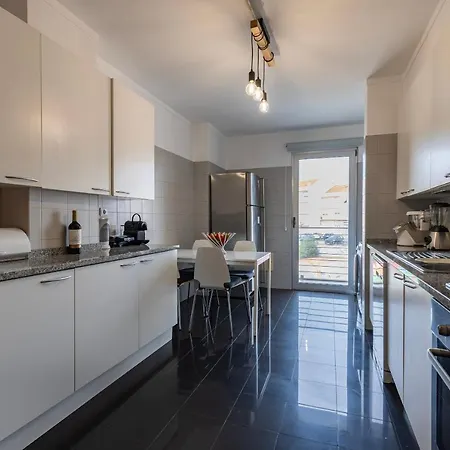 Charm 3bdr W/balcony By Lovelystay * Lisbona