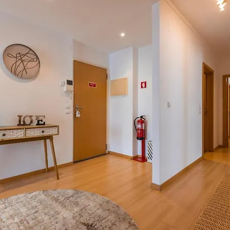 Apartamento Charm 3bdr W/balcony By Lovelystay