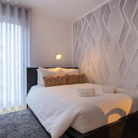 Charm 3bdr W/balcony By Lovelystay Lisbon