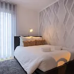 Charm 3bdr W/balcony By Lovelystay Lissabon