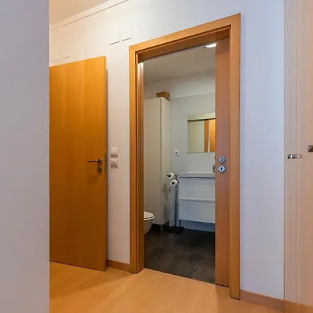 Charm 3bdr W/balcony By Lovelystay