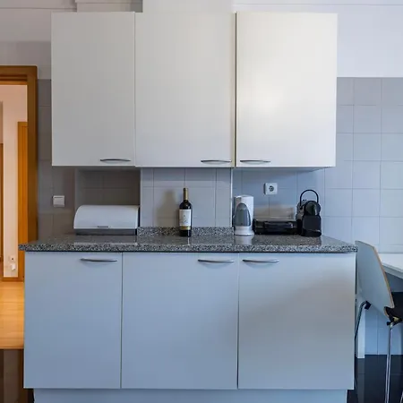 Charm 3bdr W/balcony By Lovelystay *