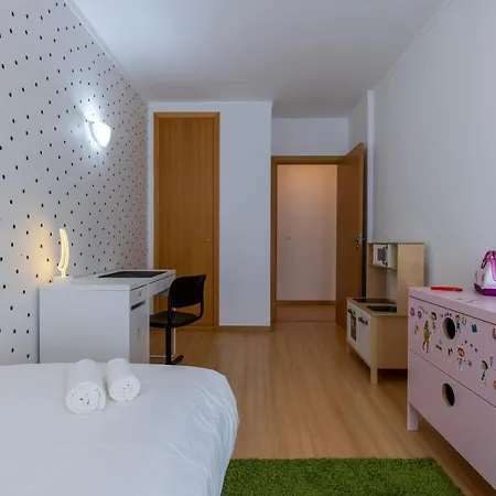 Charm 3bdr W/balcony By Lovelystay * Lisboa