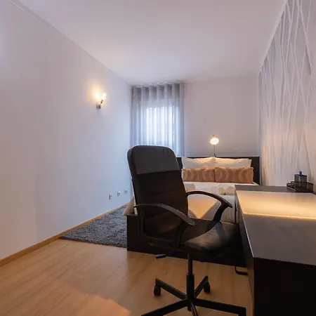 Charm 3bdr W/balcony By Lovelystay