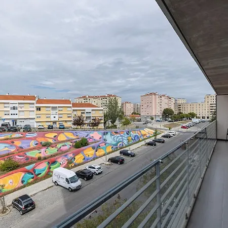 Charm 3bdr W/balcony By Lovelystay